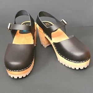 Mia Abba clogs NWOT 8